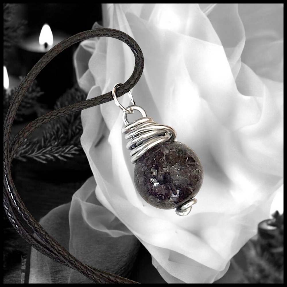 5 For $25💫Wrapped Black Crackled Glass Bead Pendant